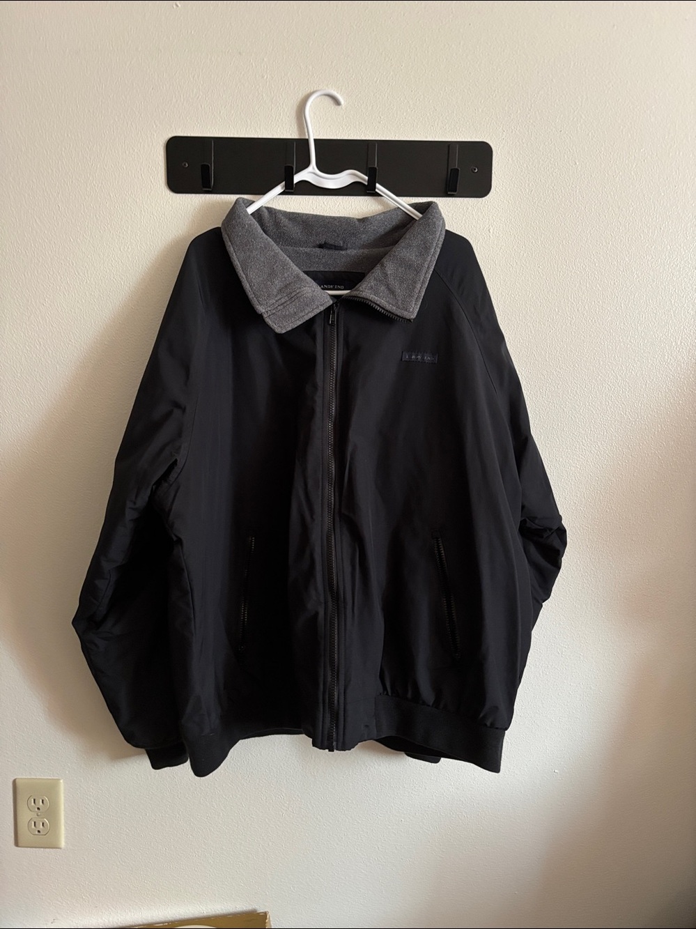 Lands' End Men XL  Classic Vintage Squall Black Shell /Gray Flannel Collar